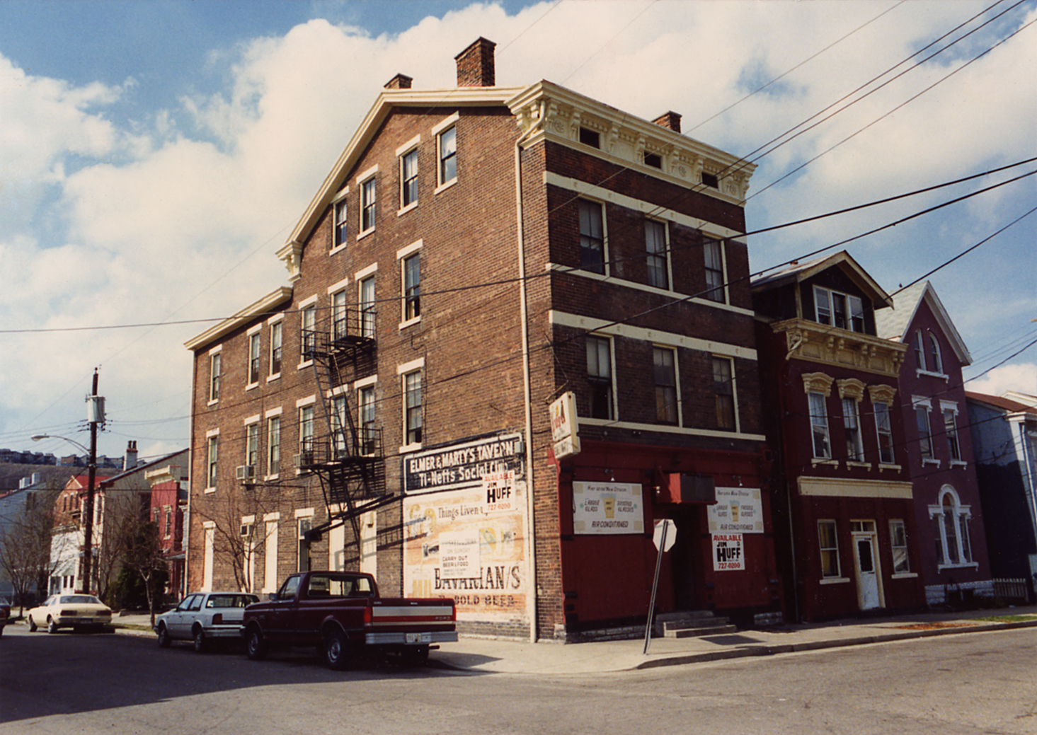 Elmer & Marty's Tavern exterior